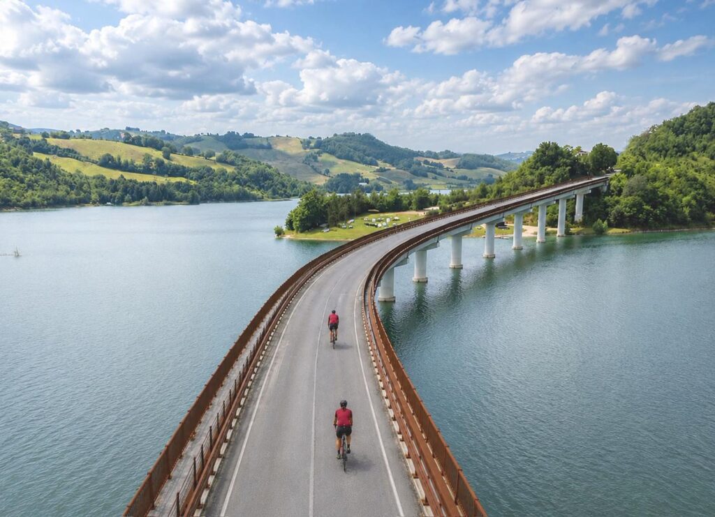 Presentata la nuova Ciclovia dei Borghi più belli d’Italia nelle Marche